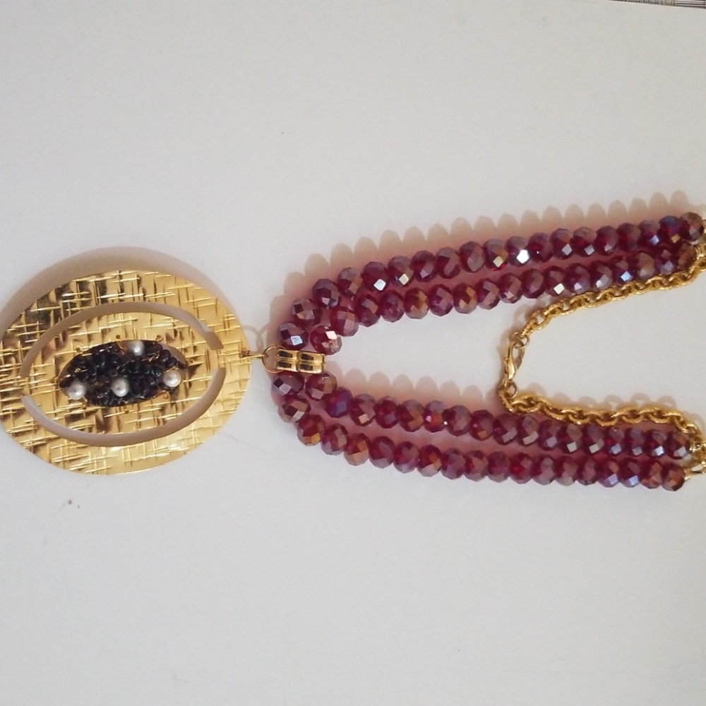 stone necklace very suitable for any occasion